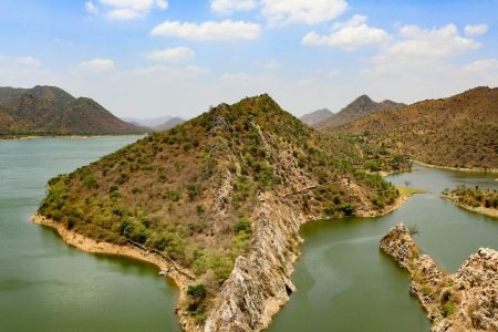 Udaipur Tour Packages by Colorful Holiday – Explore Lake Pichola, City Palace & Romantic Getaways in Rajasthan
