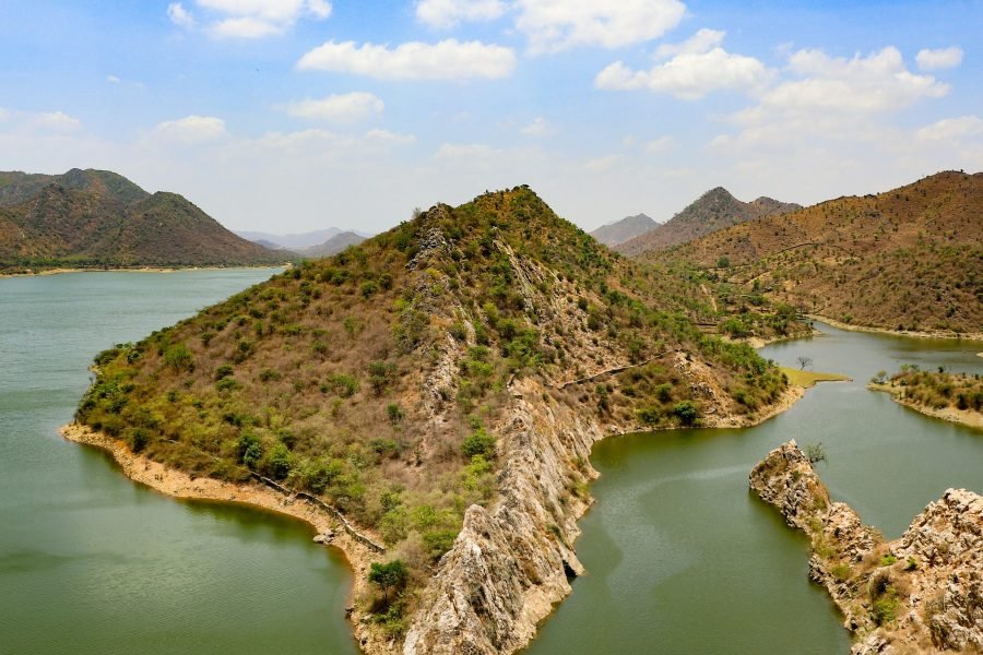 Udaipur Tour Packages by Colorful Holiday – Explore Lake Pichola, City Palace & Romantic Getaways in Rajasthan